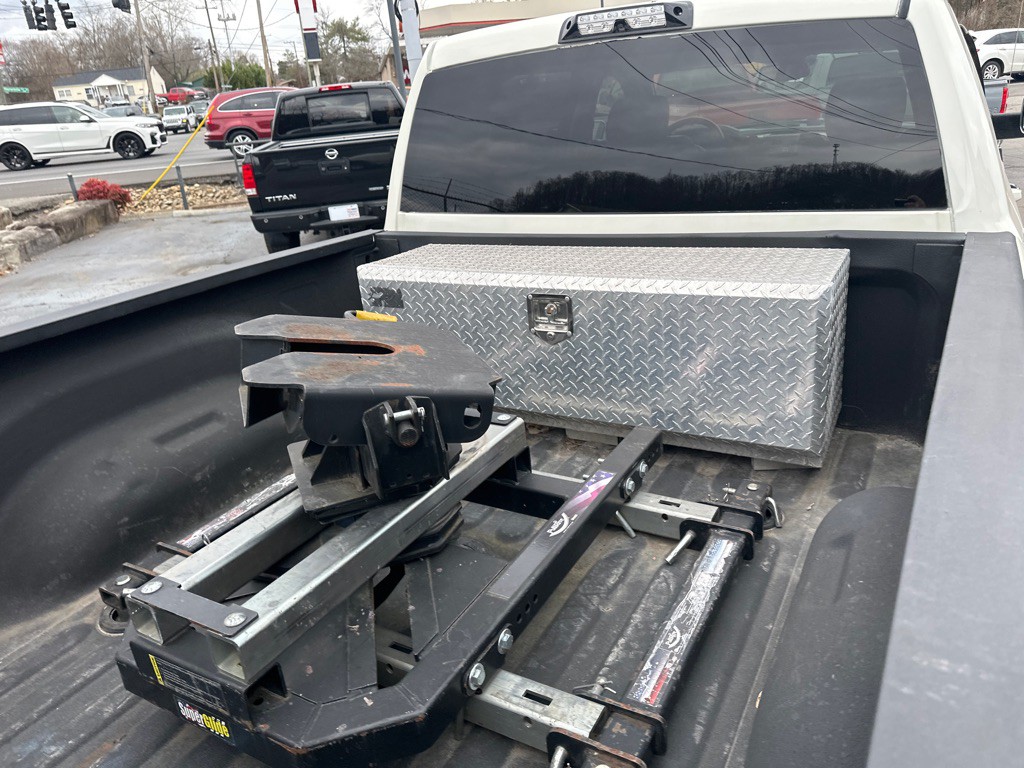 2017 RAM 3500 Image 11