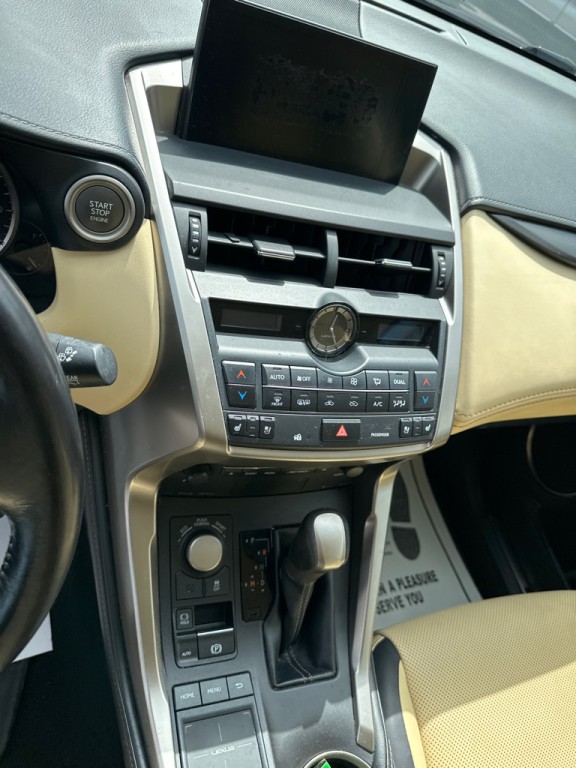 2015 Lexus NX Image 17