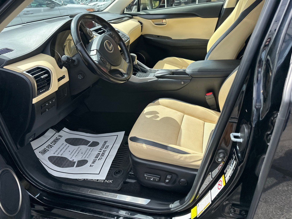 2015 Lexus NX Image 18