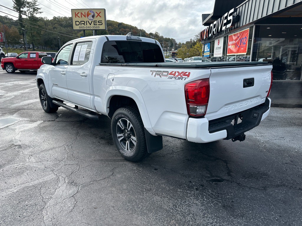 2017 Toyota Tacoma Image 2