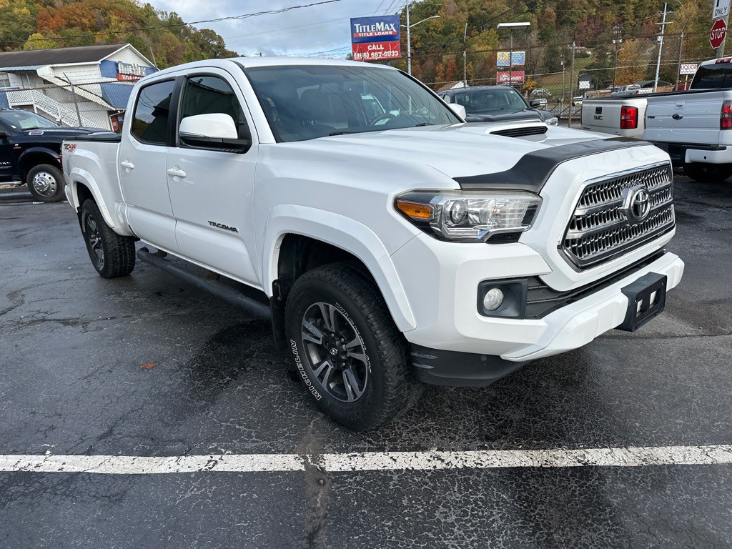 2017 Toyota Tacoma Image 4