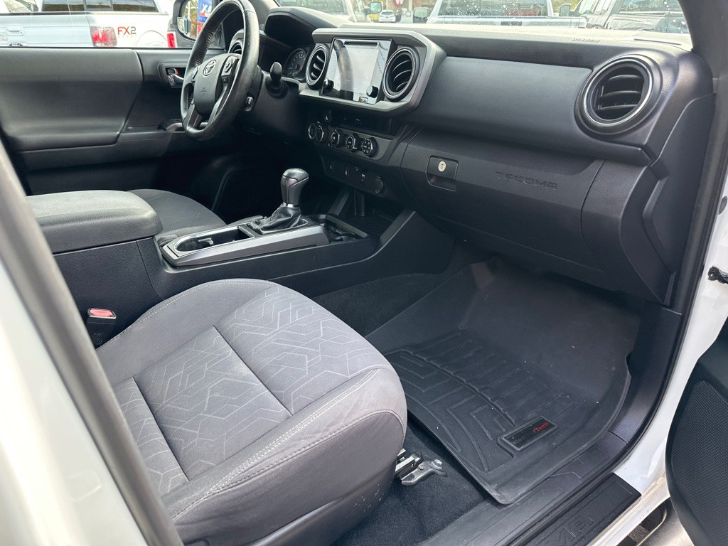 2017 Toyota Tacoma Image 7