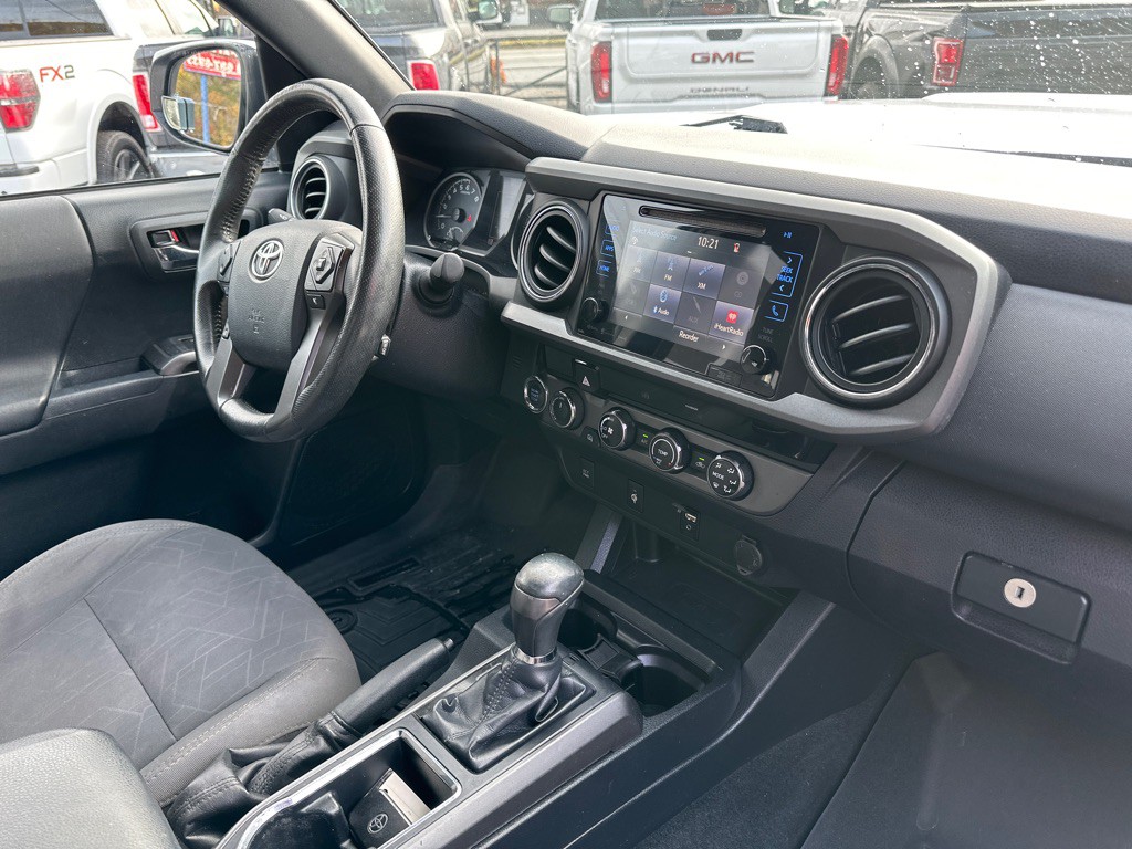 2017 Toyota Tacoma Image 8