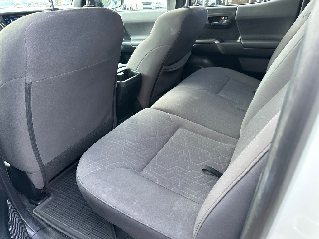 2017 Toyota Tacoma Image 13