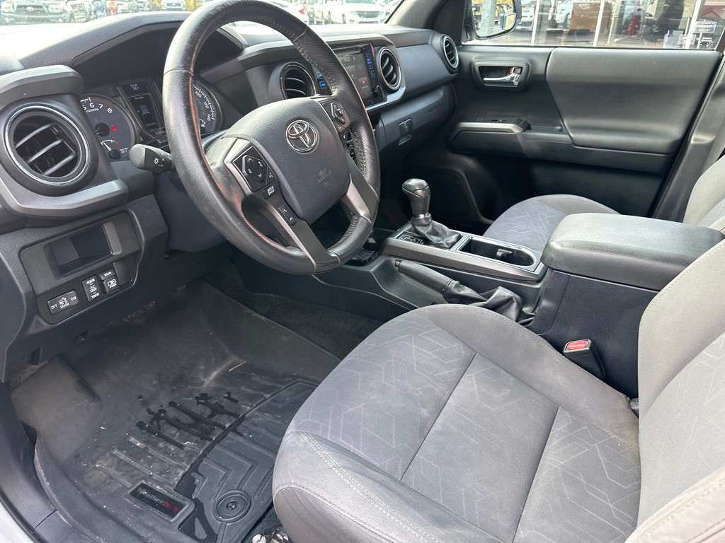 2017 Toyota Tacoma Image 14