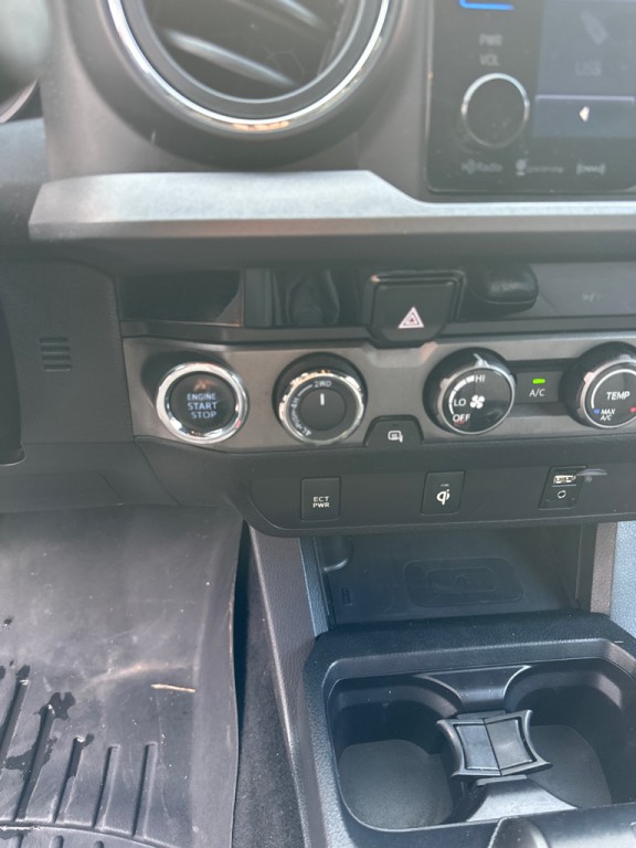 2017 Toyota Tacoma Image 16