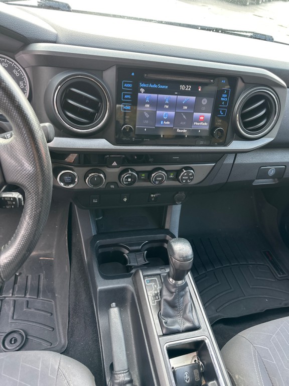 2017 Toyota Tacoma Image 17