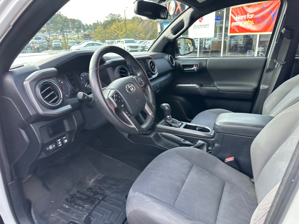 2017 Toyota Tacoma Image 18