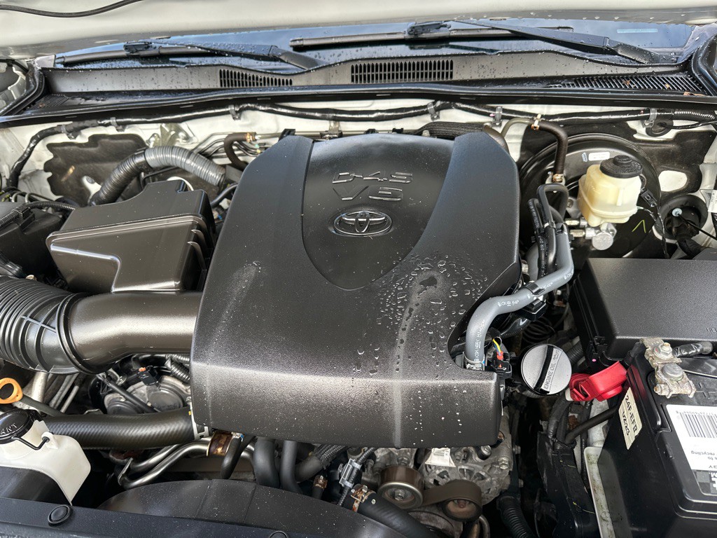 2017 Toyota Tacoma Image 19