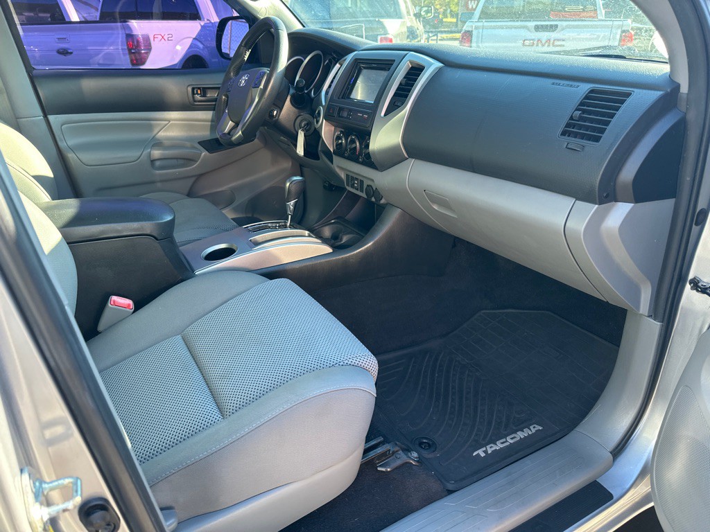 2014 Toyota Tacoma Image 8
