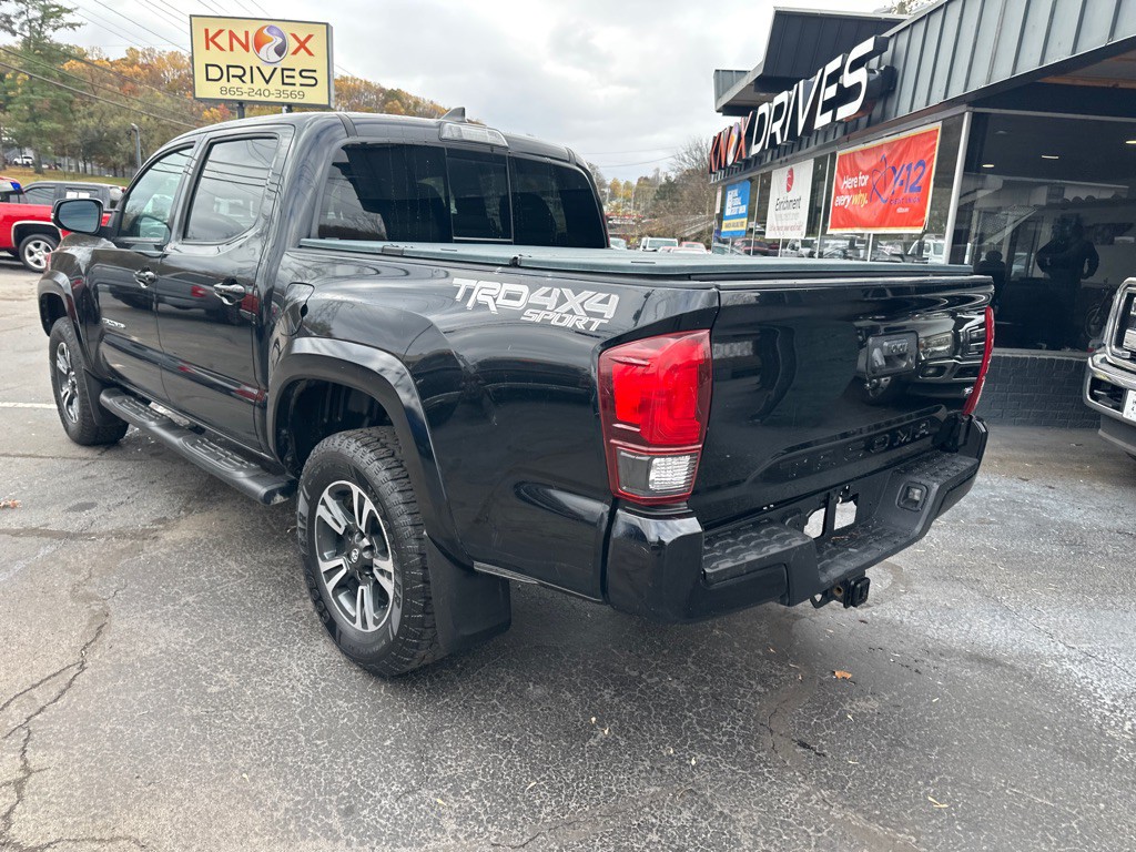 2019 Toyota Tacoma Image 2