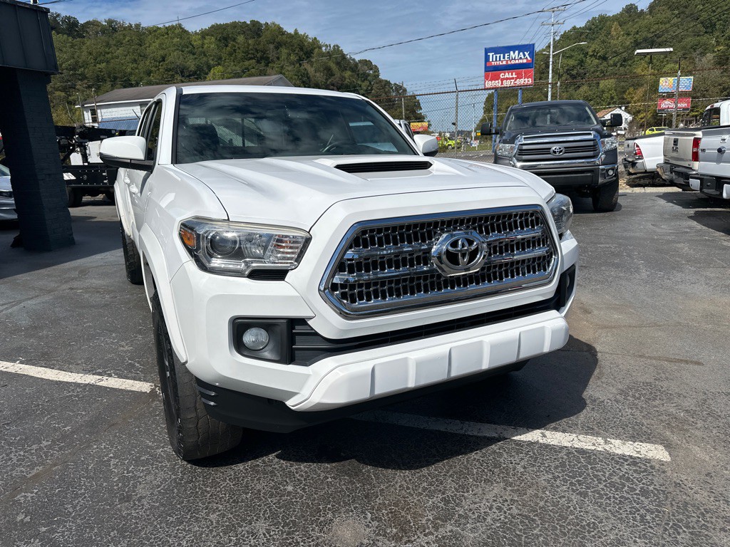 2017 Toyota Tacoma Image 5
