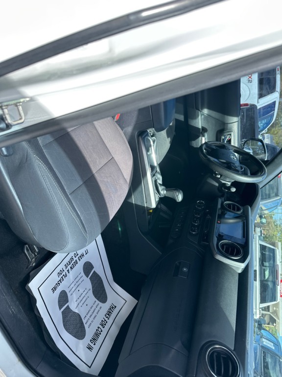 2017 Toyota Tacoma Image 7