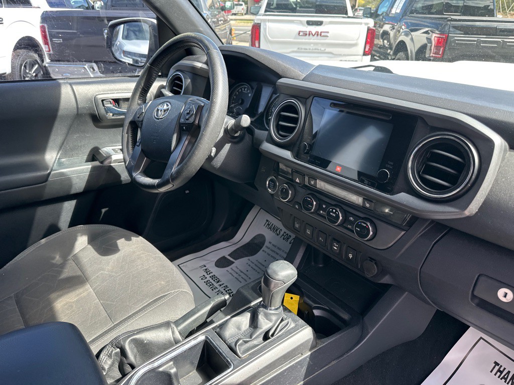 2017 Toyota Tacoma Image 8