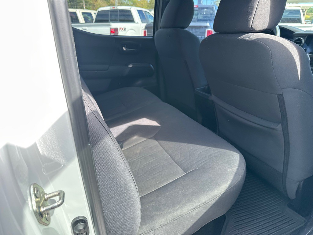 2017 Toyota Tacoma Image 9