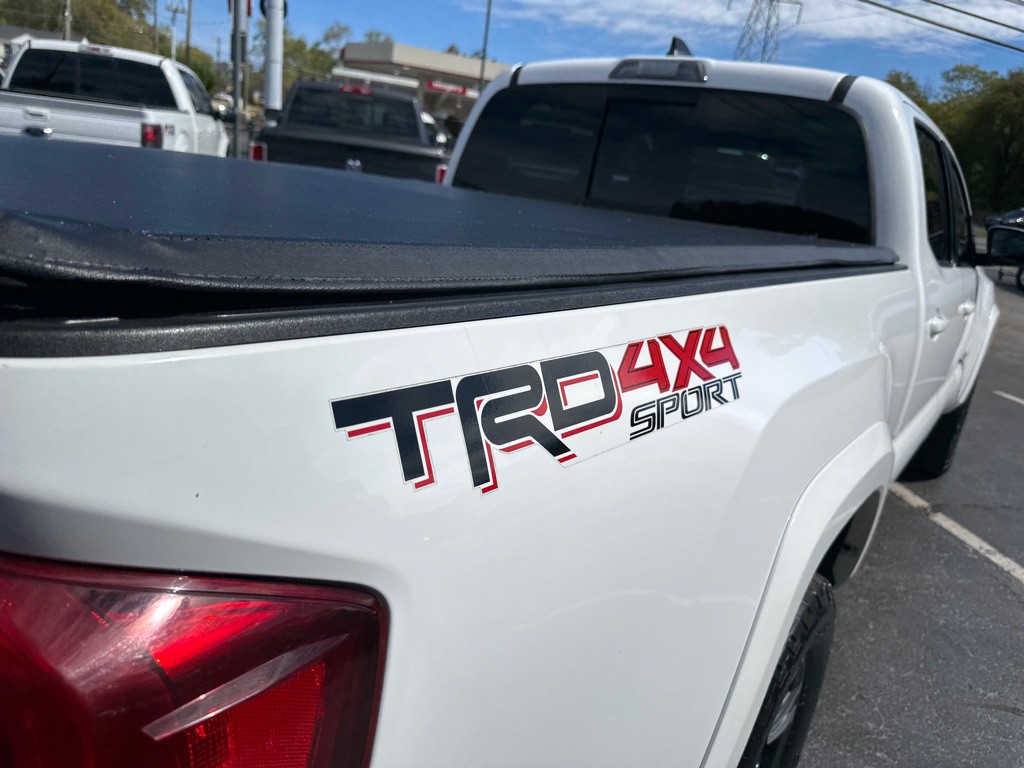 2017 Toyota Tacoma Image 10