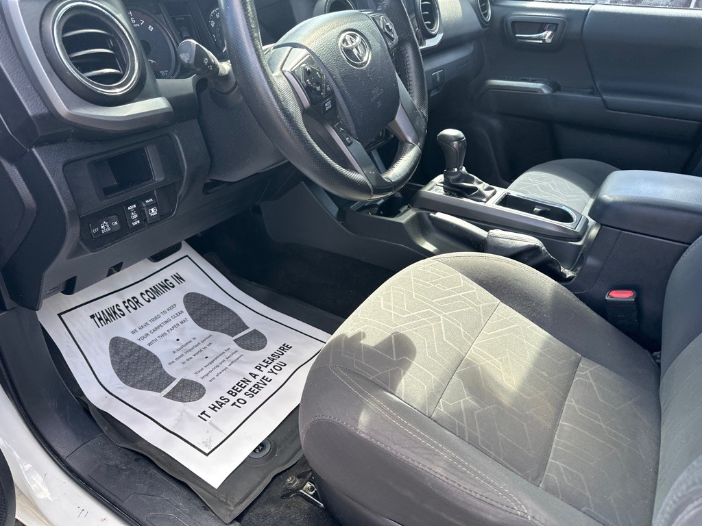 2017 Toyota Tacoma Image 12
