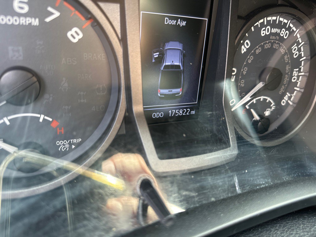 2017 Toyota Tacoma Image 13
