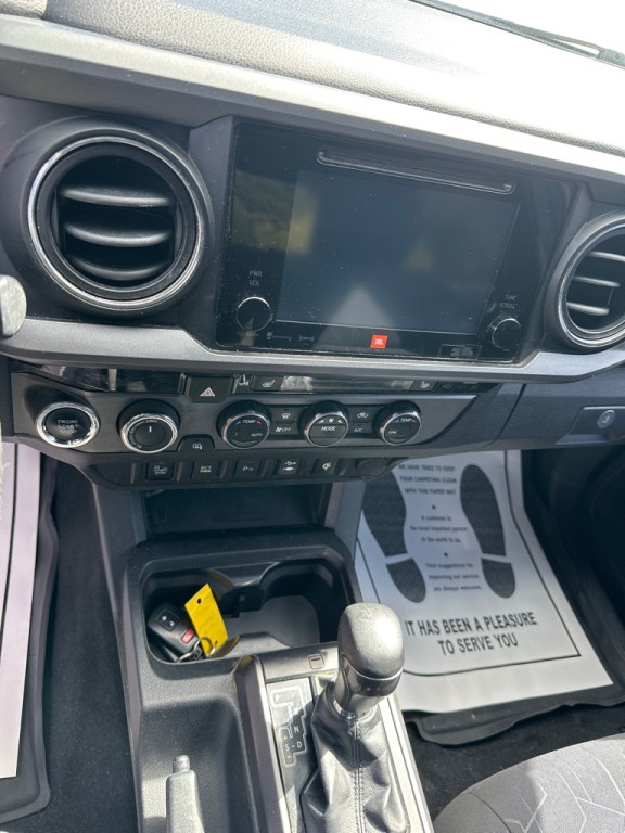 2017 Toyota Tacoma Image 15