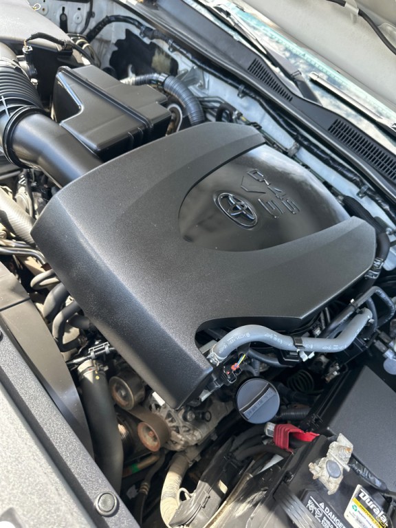2017 Toyota Tacoma Image 17
