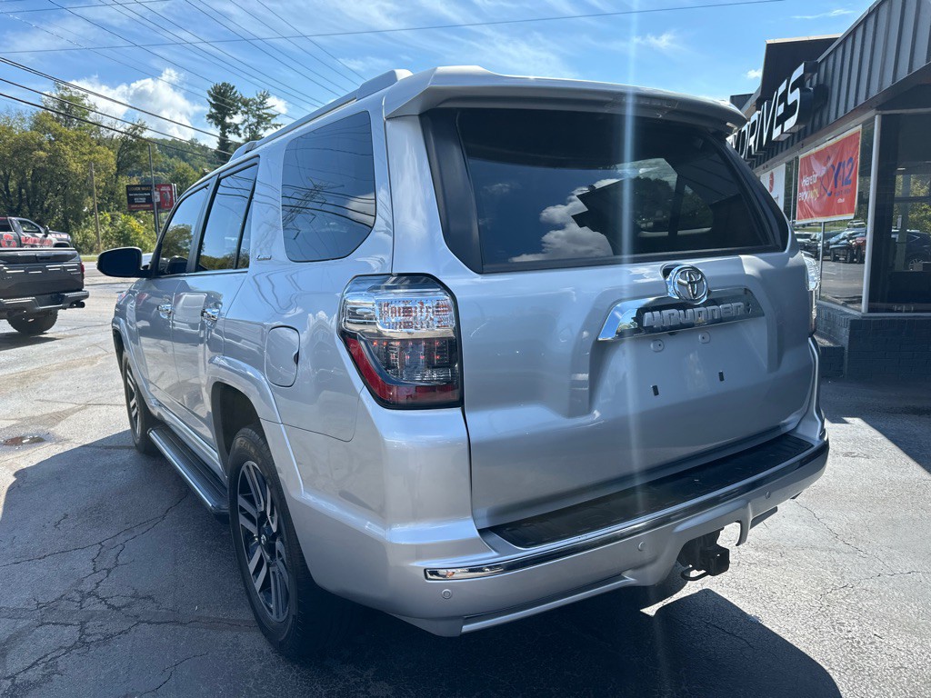 2021 Toyota 4Runner Image 2