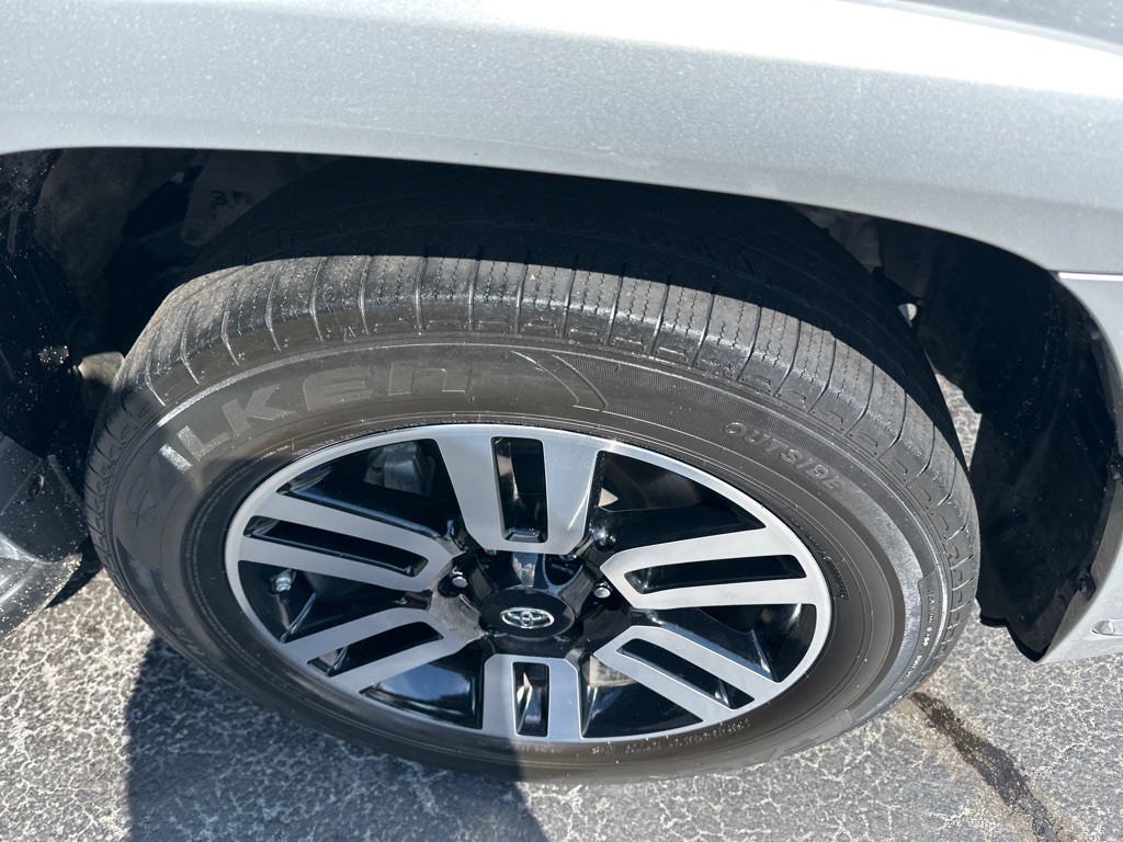 2021 Toyota 4Runner Image 6