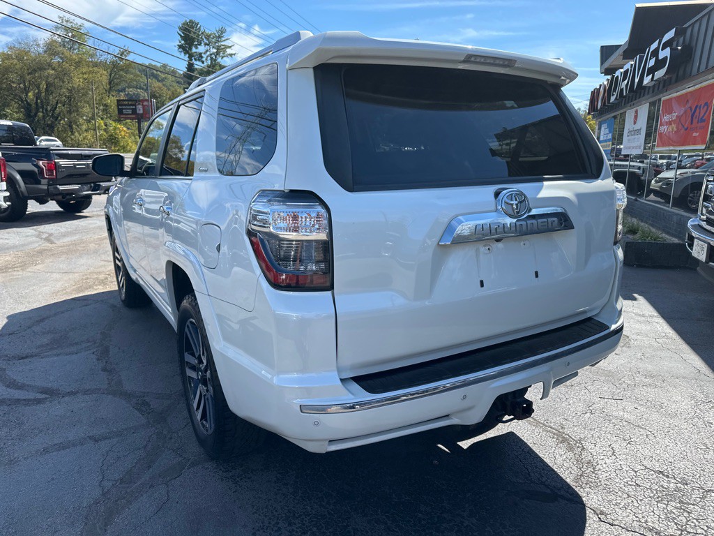 2019 Toyota 4Runner Image 2