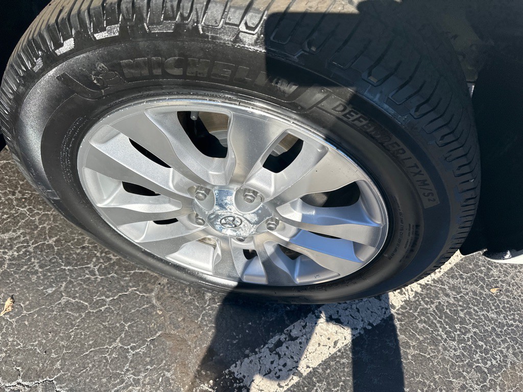 2014 Toyota Sequoia Image 5