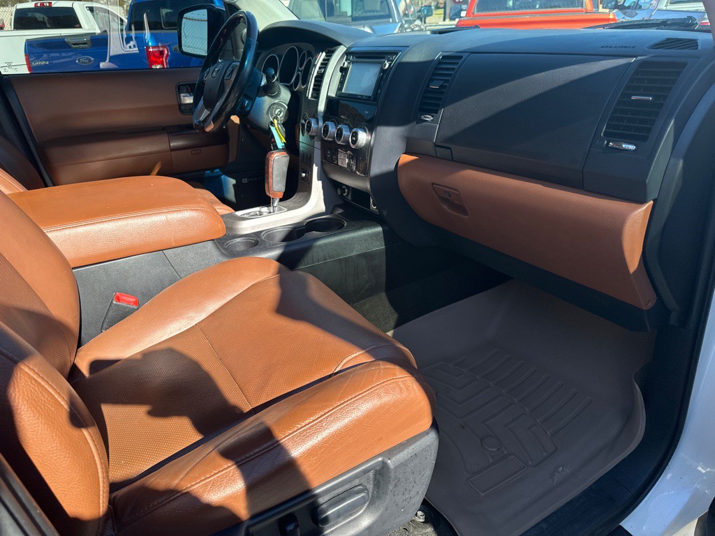 2014 Toyota Sequoia Image 6