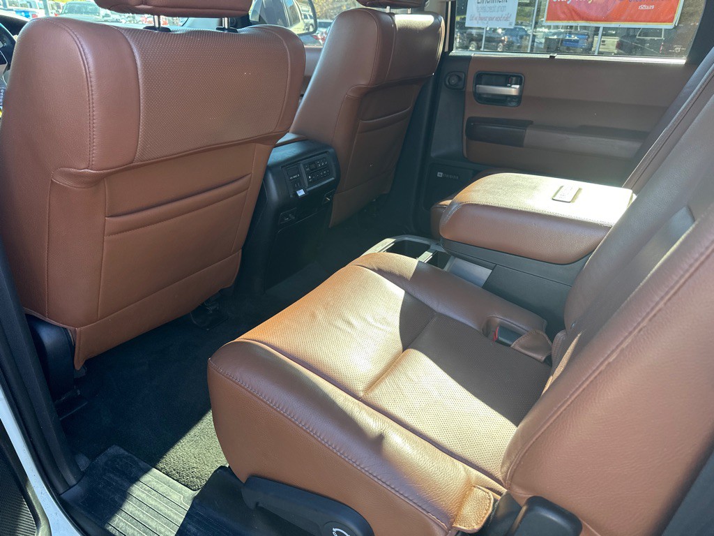 2014 Toyota Sequoia Image 14