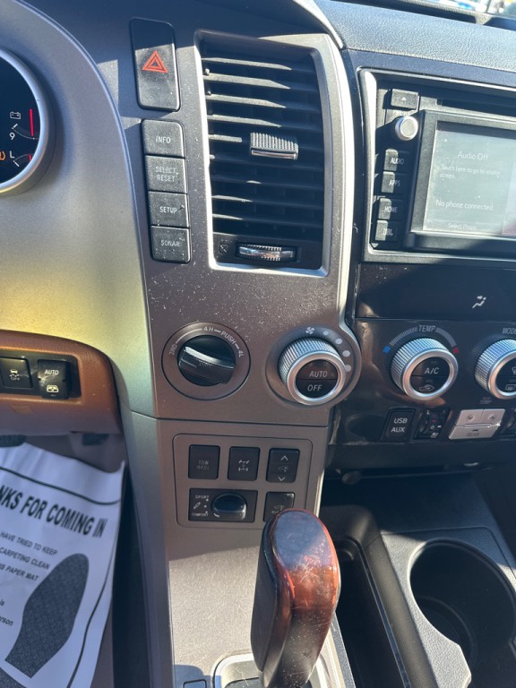 2014 Toyota Sequoia Image 18