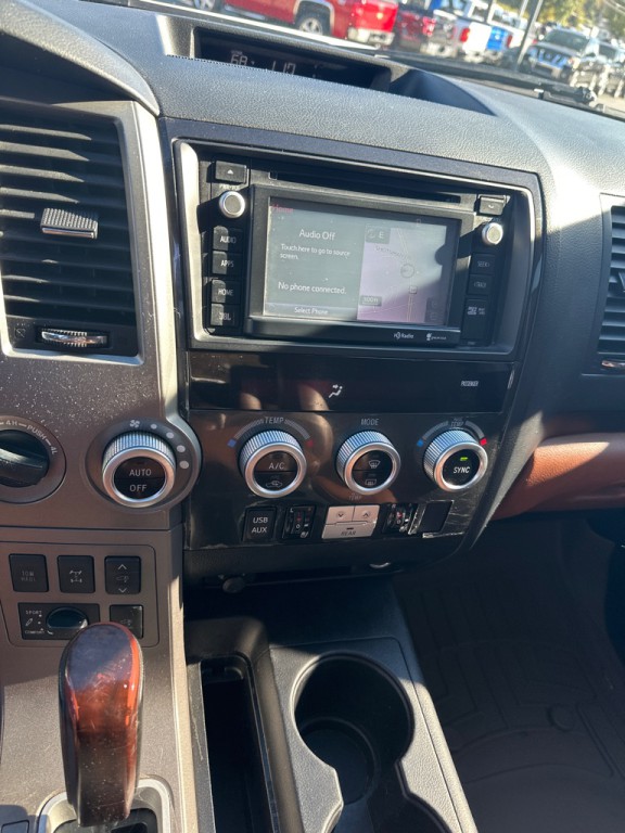 2014 Toyota Sequoia Image 19