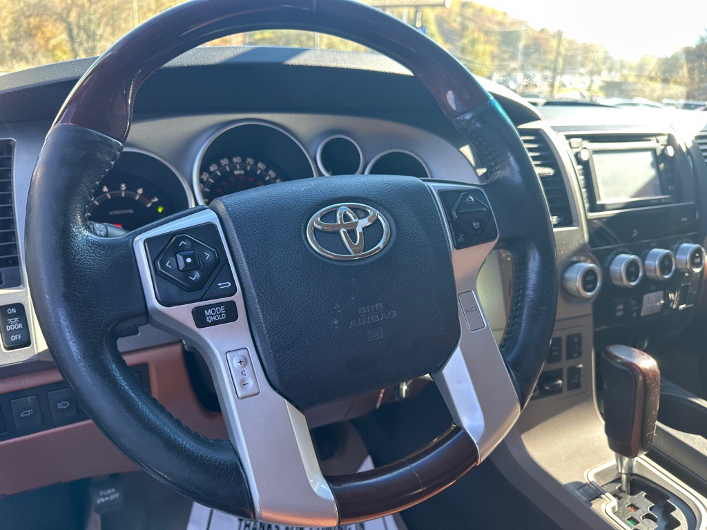 2014 Toyota Sequoia Image 20