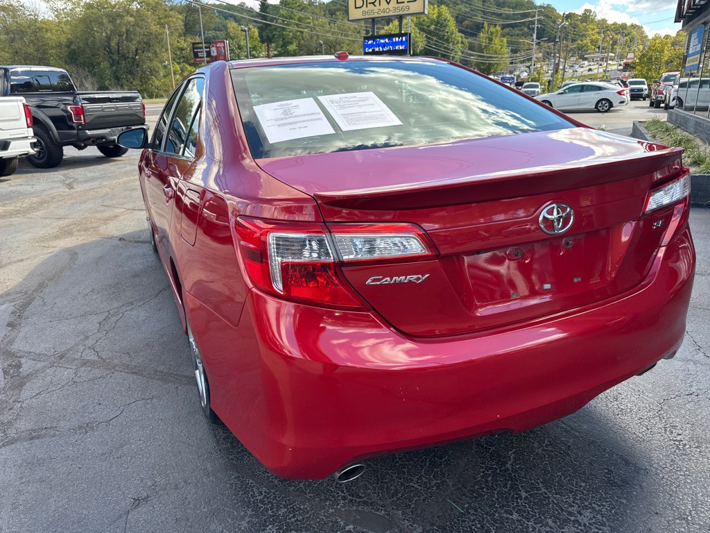 2013 Toyota Camry Image 2