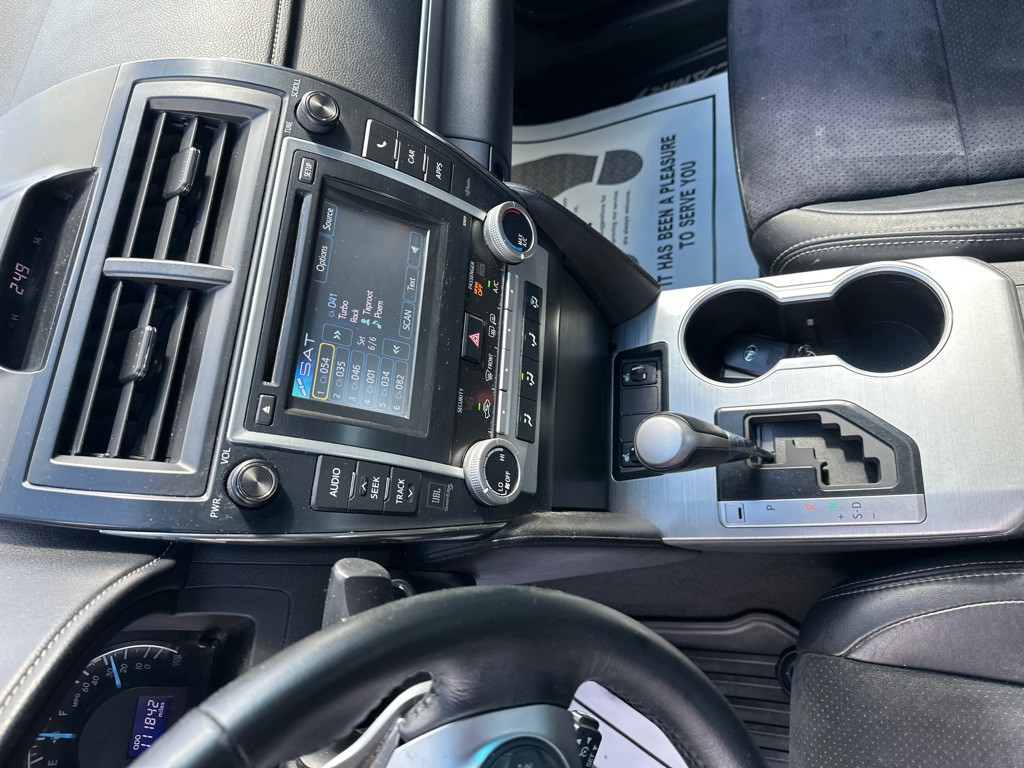 2013 Toyota Camry Image 16