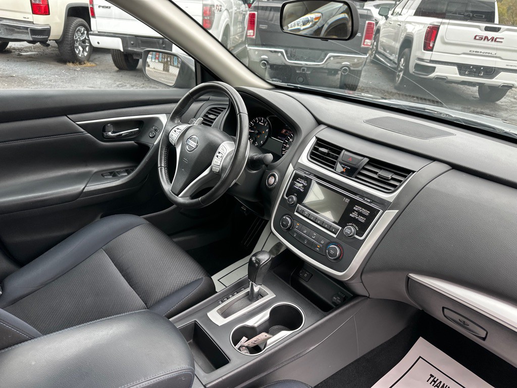2017 Nissan Altima Image 8