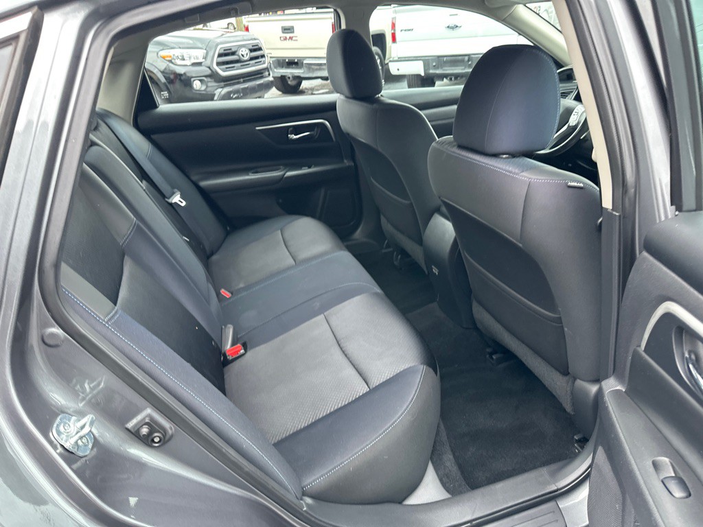 2017 Nissan Altima Image 9