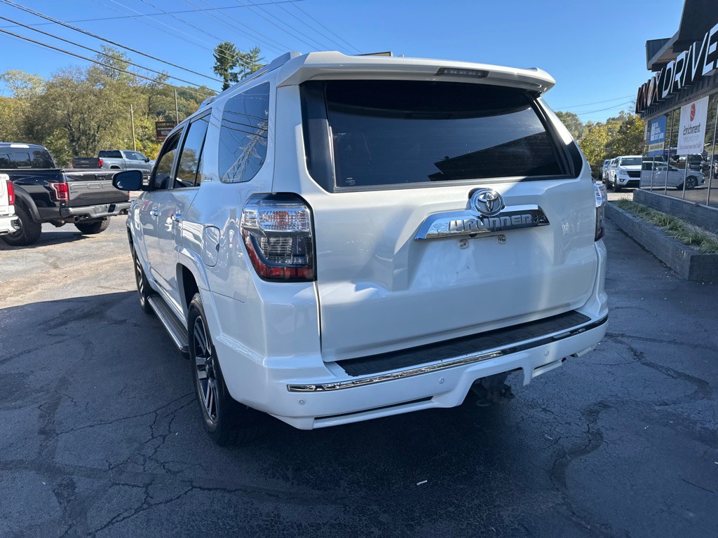 2016 Toyota 4Runner Image 2