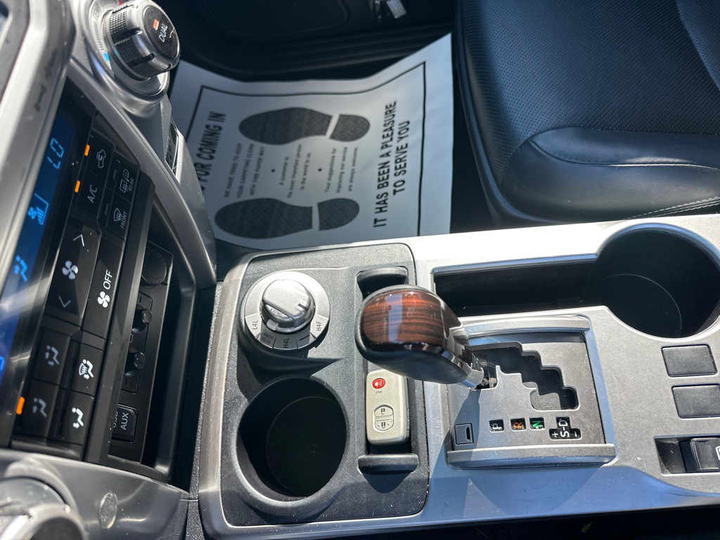 2016 Toyota 4Runner Image 16