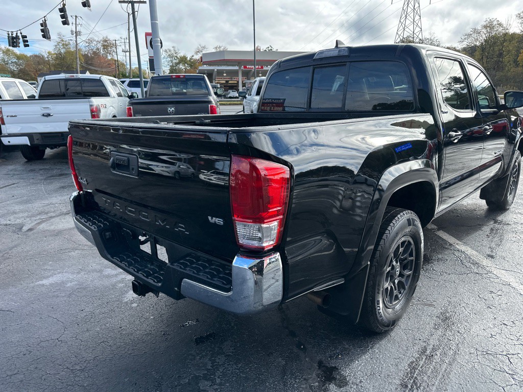 2017 Toyota Tacoma Image 3