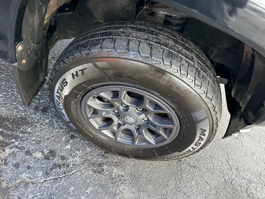 2017 Toyota Tacoma Image 6