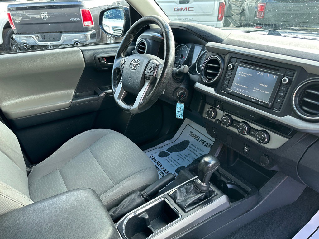 2017 Toyota Tacoma Image 8