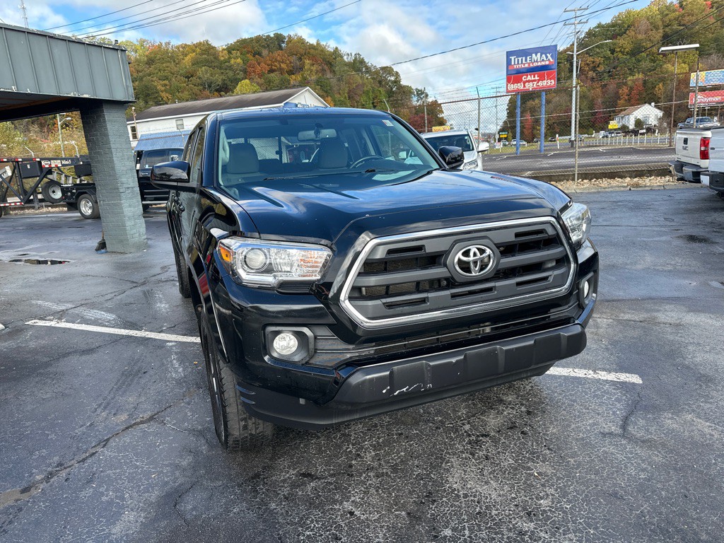 2017 Toyota Tacoma Image 4