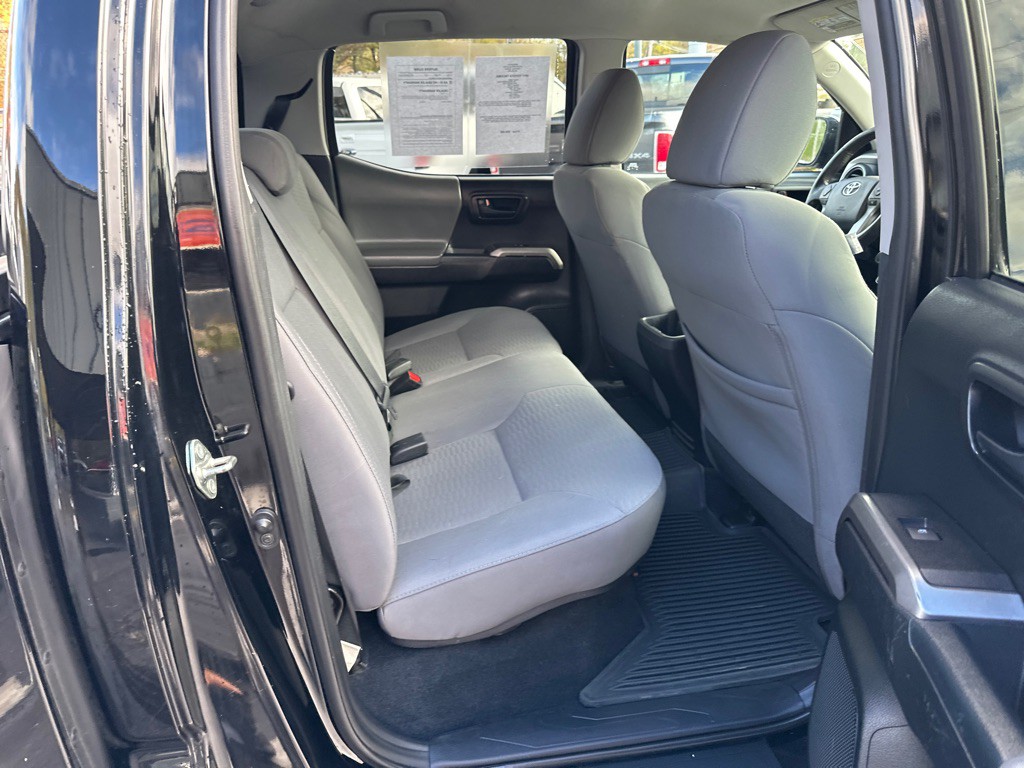 2017 Toyota Tacoma Image 7