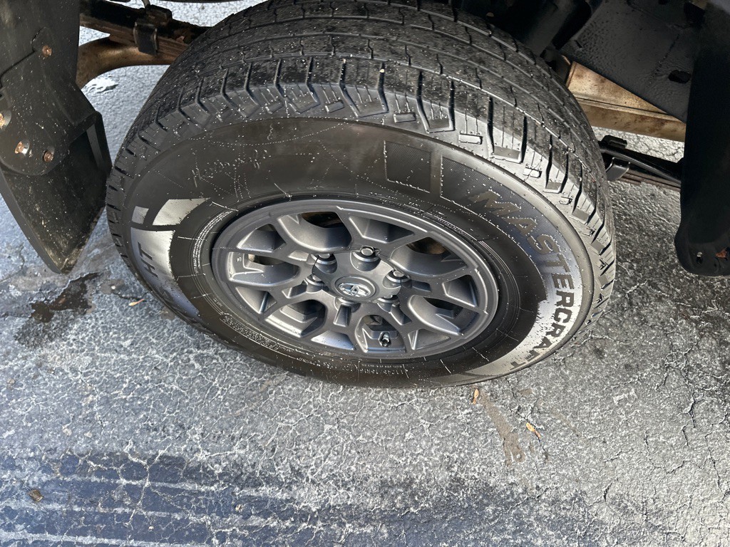 2017 Toyota Tacoma Image 8