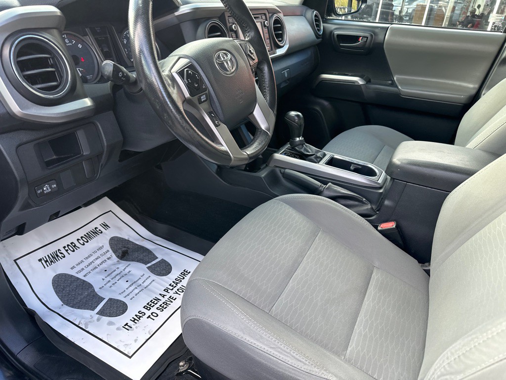 2017 Toyota Tacoma Image 11