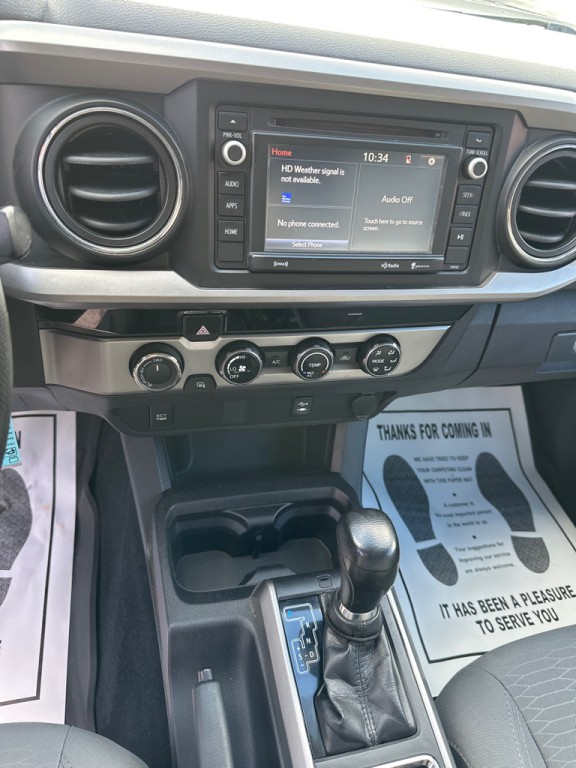 2017 Toyota Tacoma Image 14