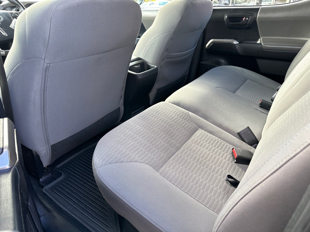 2017 Toyota Tacoma Image 8