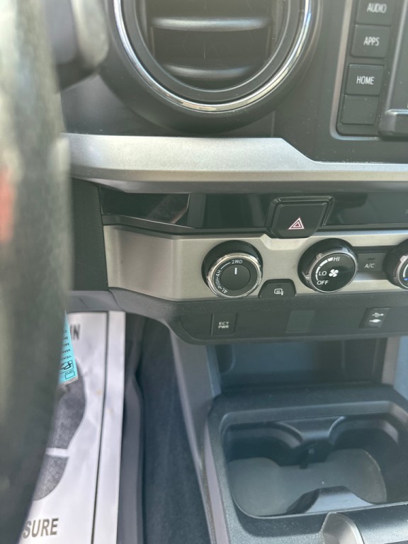 2017 Toyota Tacoma Image 9