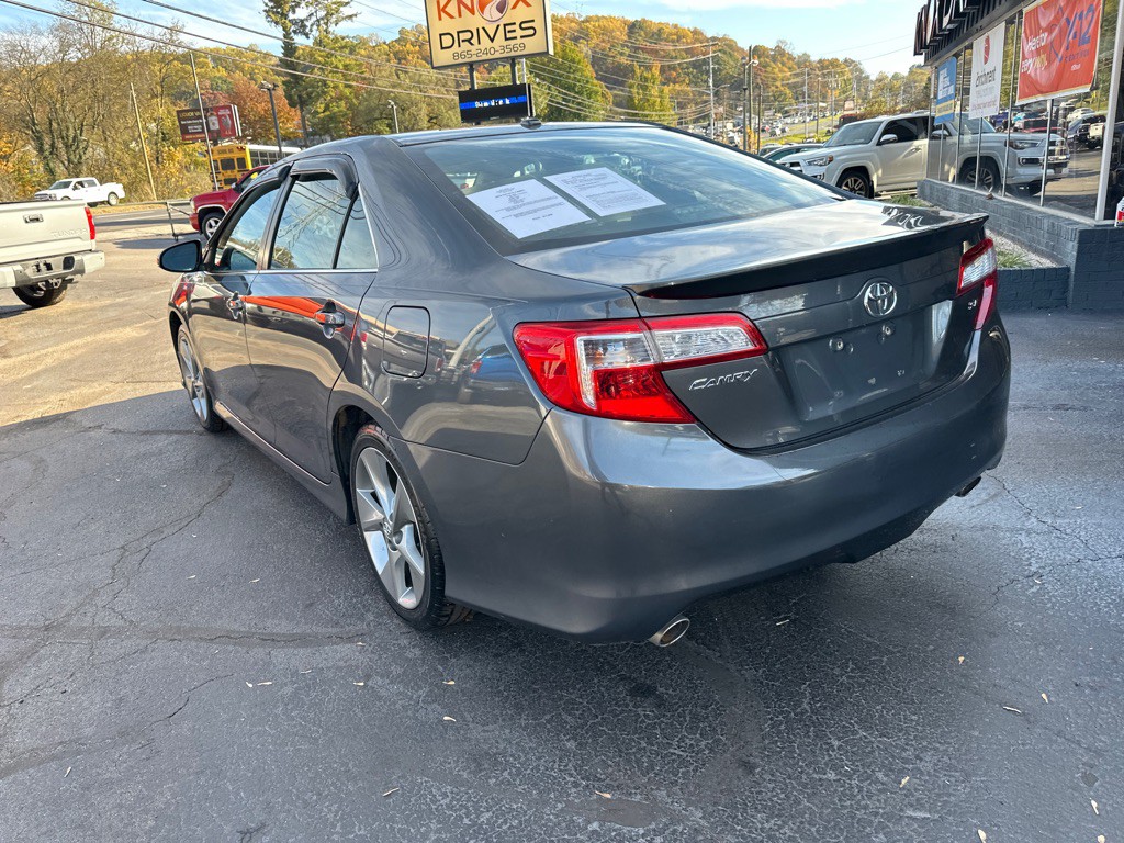2012 Toyota Camry Image 2